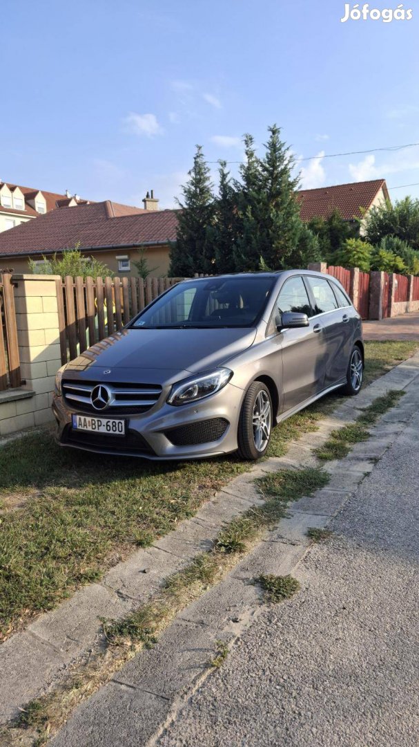 Mercedes-Benz B-Osztály B 180 AMG Line panoráma...