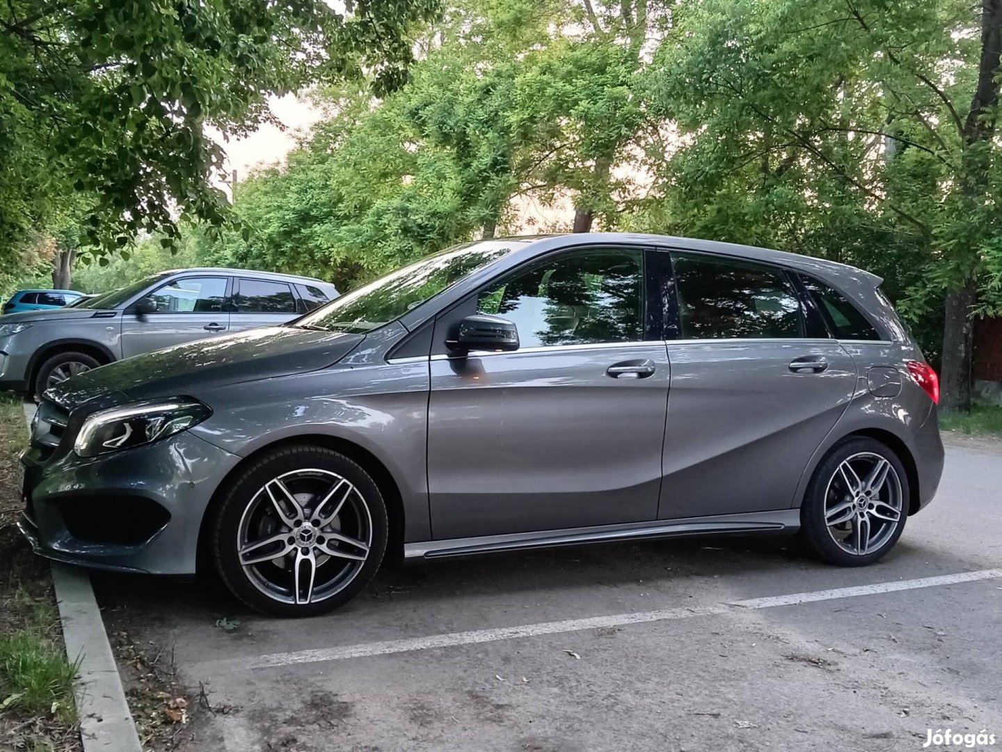 Mercedes-Benz B-Osztály B 180 AMG Line panoráma...