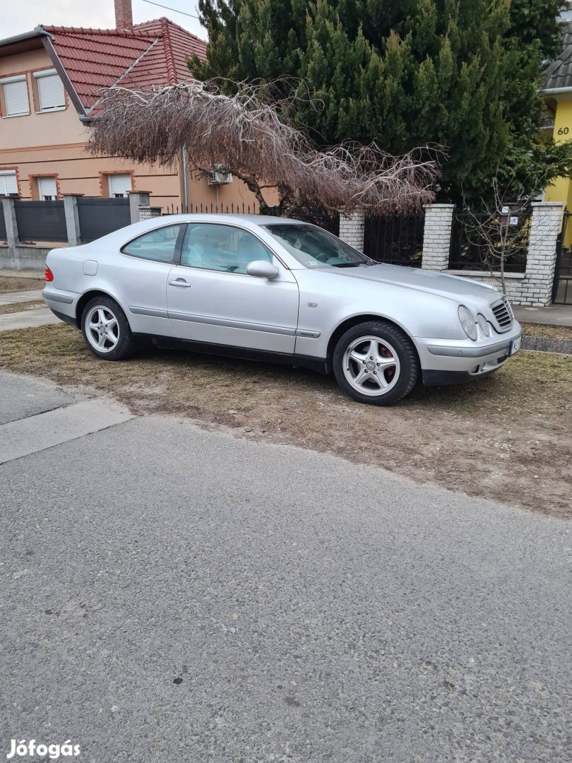 Mercedes Benz CLK200 qupe 