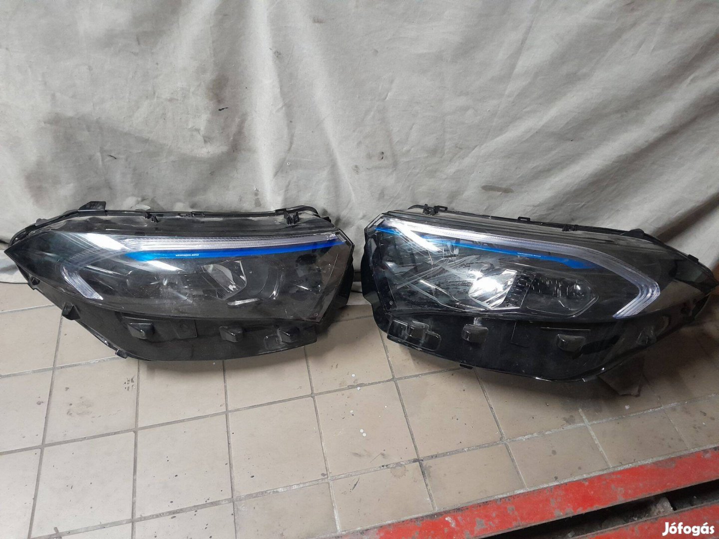 Mercedes Benz EQA Eqb jobb bal első led fényszóró sérült