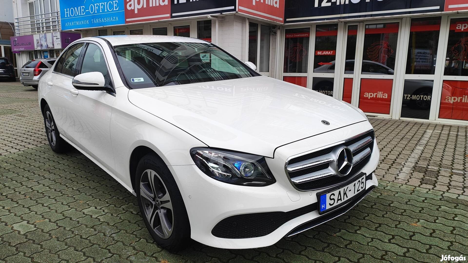 Mercedes-Benz E 200 4Matic 9G-Tronic EQ Boost M...