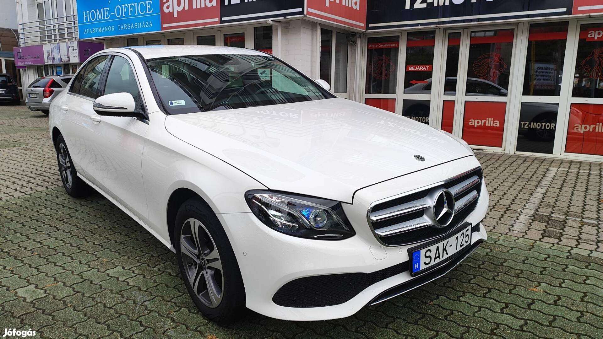 Mercedes-Benz E 200 4Matic 9G-Tronic EQ Boost M...