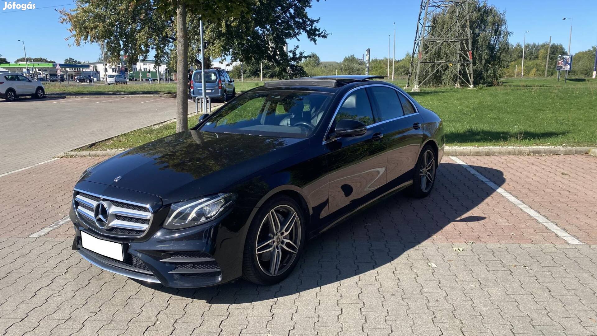 Mercedes-Benz E 220 d 9G-Tronic AMG!Panorámatet...