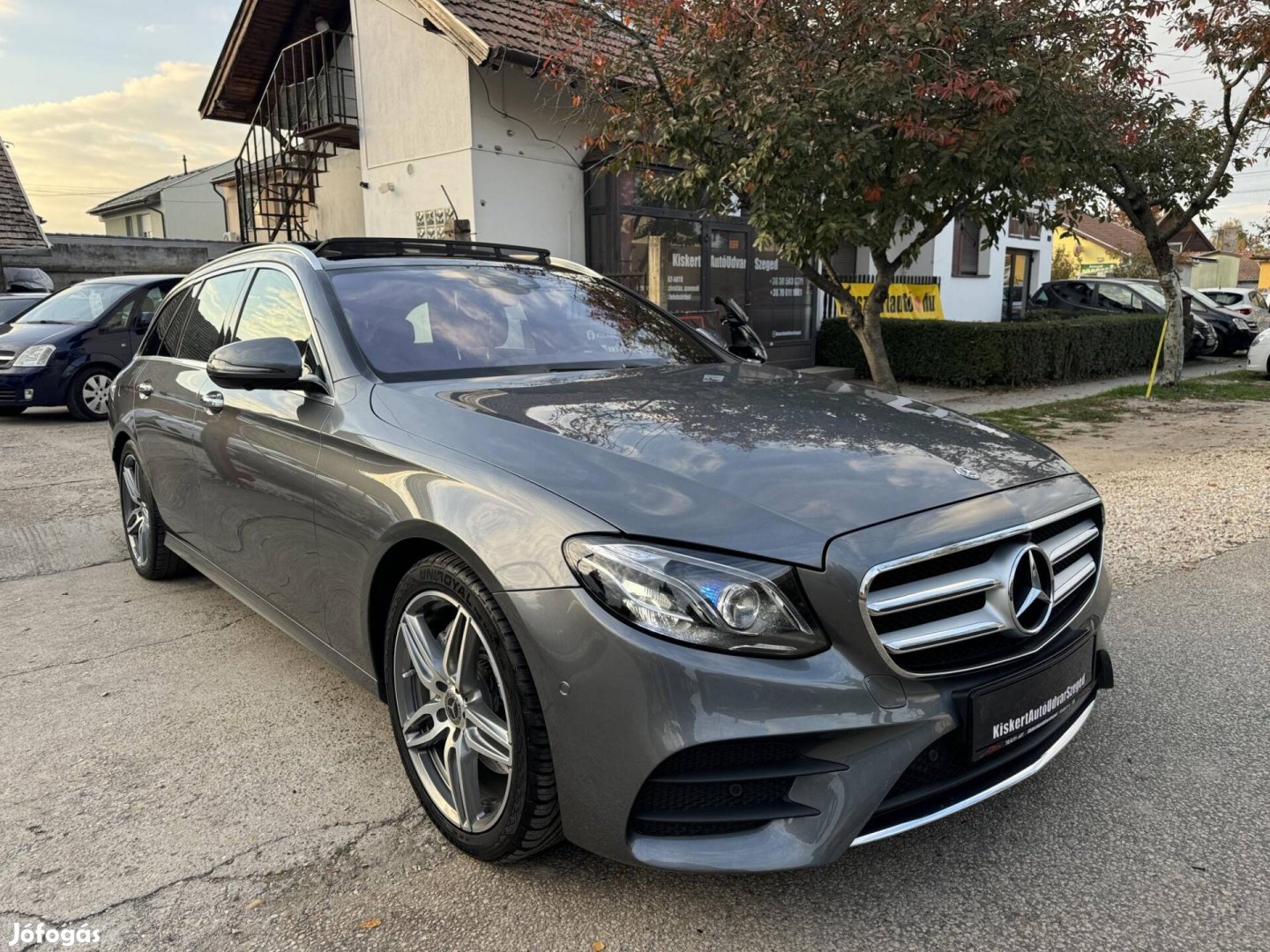 Mercedes-Benz E 220 d T 9G-Tronic AMG / Magas F...