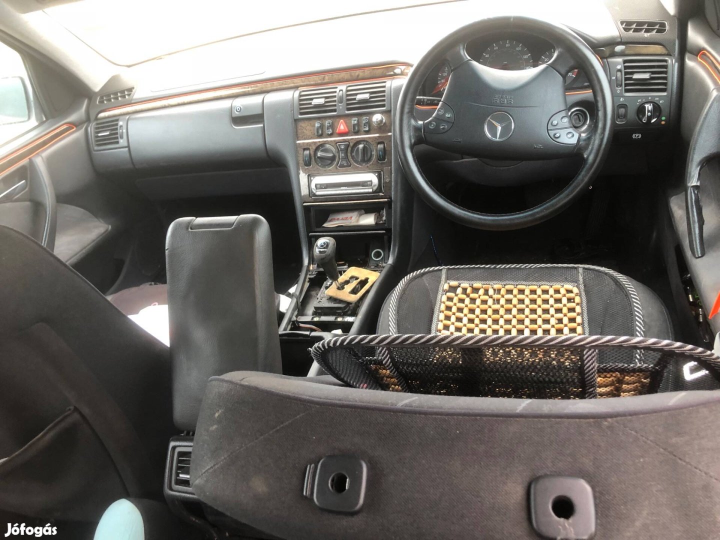 Mercedes-Benz E 240 kombi törött, jobbkormány, okmányok nélkül