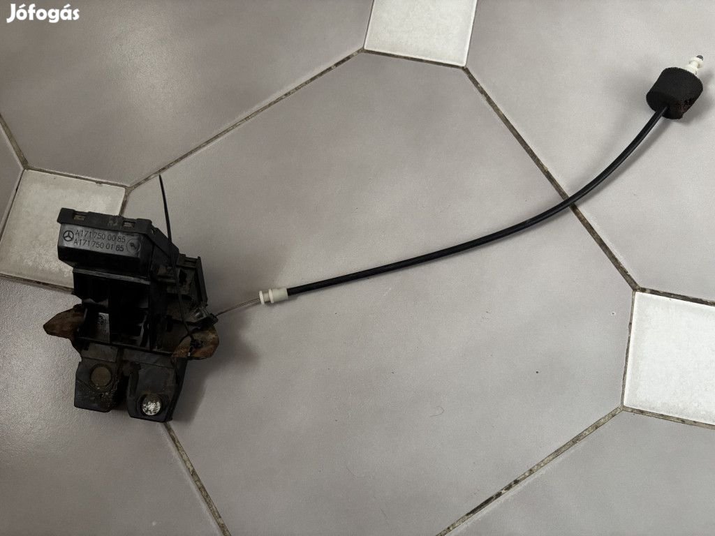 Mercedes-Benz E-osztály W211 csomagtér ajtó zár A1717500085