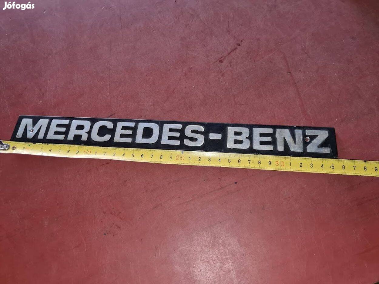 Mercedes-Benz Felirat