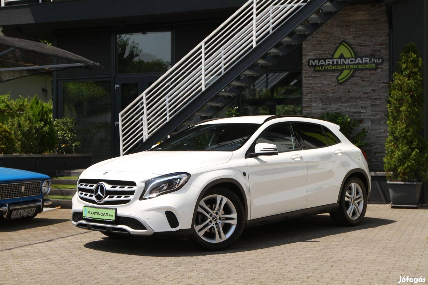 Mercedes-Benz GLA 200 7G-DCT Polar White +Erede...
