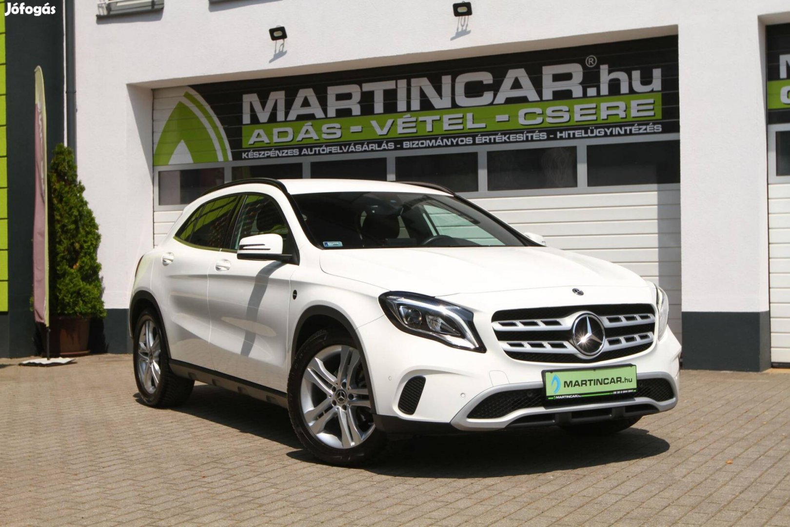 Mercedes-Benz GLA 200 7G-DCT Polar White +Erede...