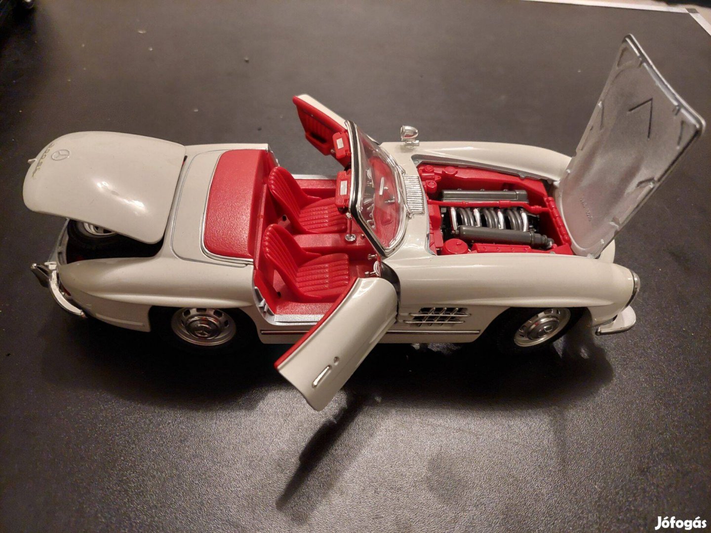 Mercedes Benz SL 300 1:18 Burago