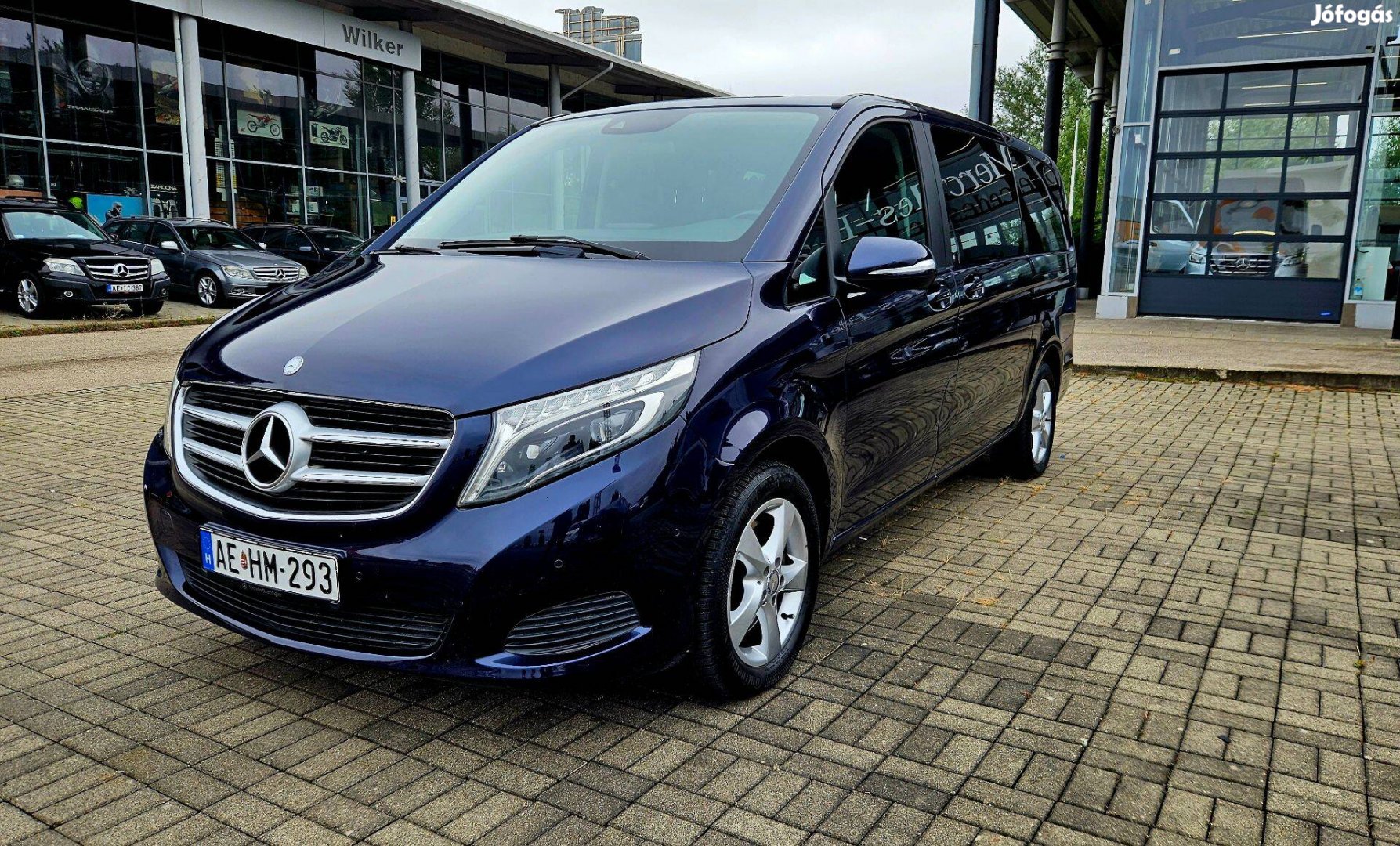 Mercedes-Benz V220