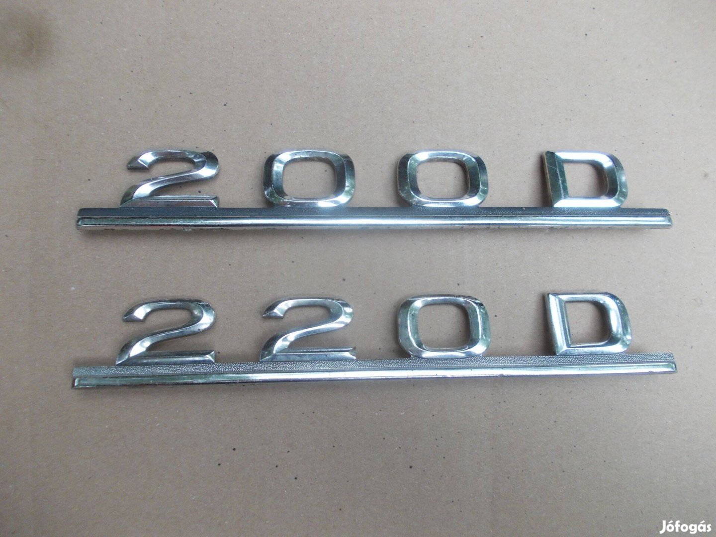 Mercedes Benz W115 felirat típusjelzés