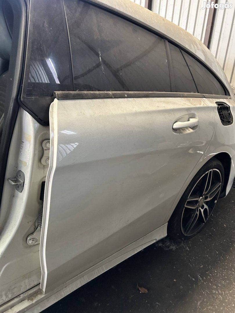 Mercedes Benz W117 CLA bal hátsó ajtó