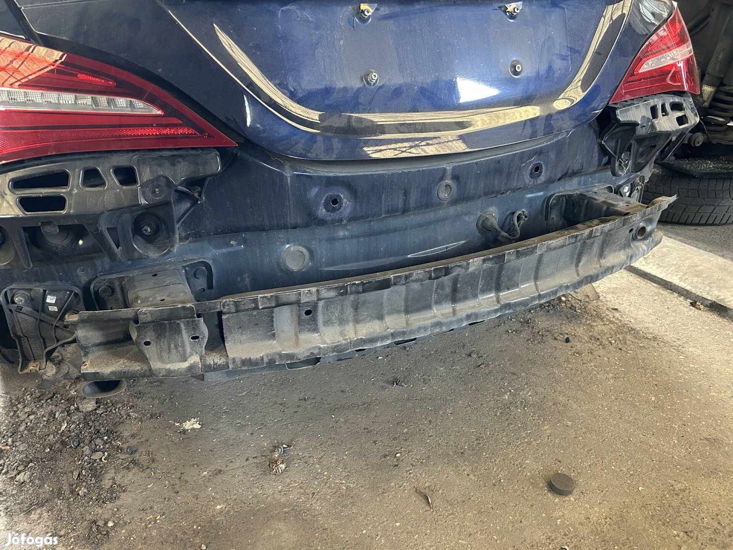 Mercedes Benz W117 CLA hátsó merevítő