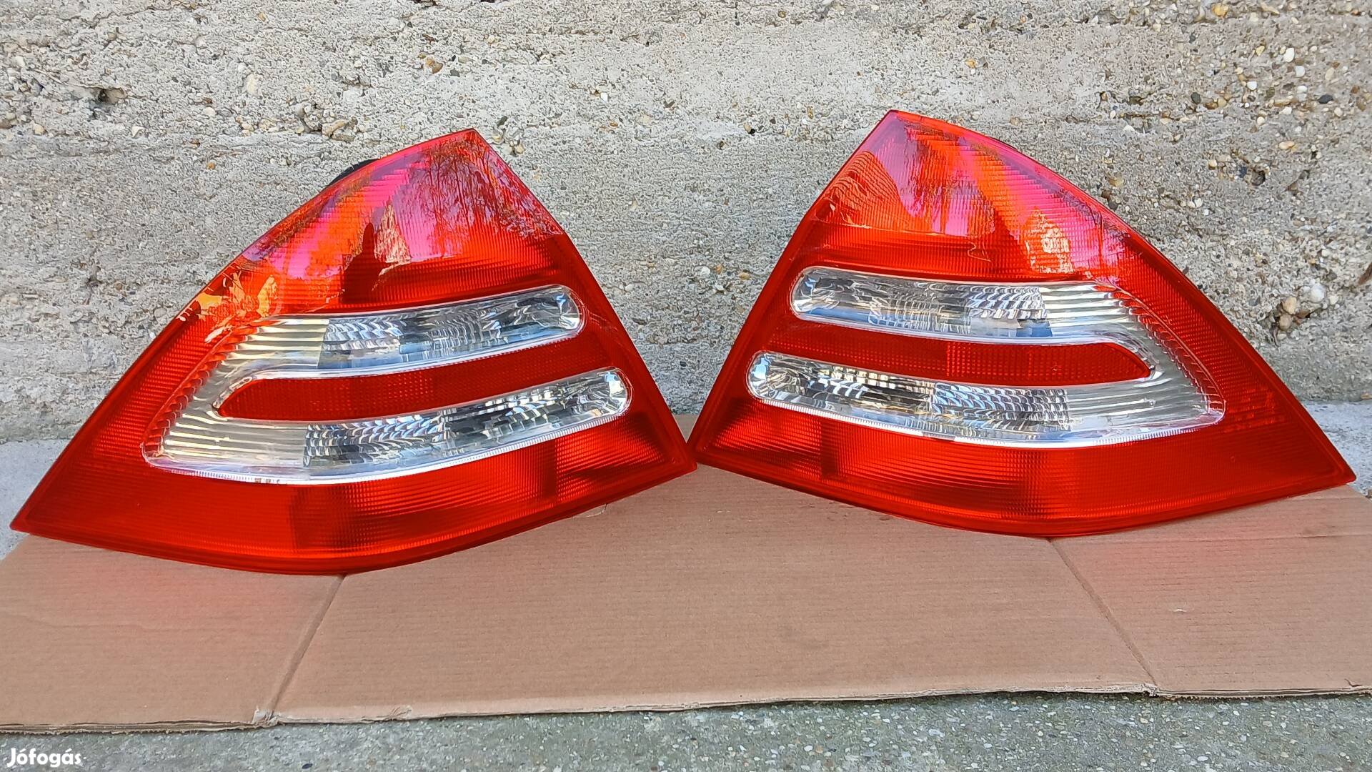 Mercedes-Benz W203 C osztály eredeti új hátsó lámpa pár