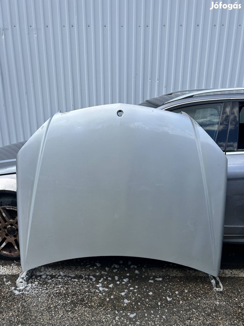 Mercedes Benz W204 C utángyártott motorháztető