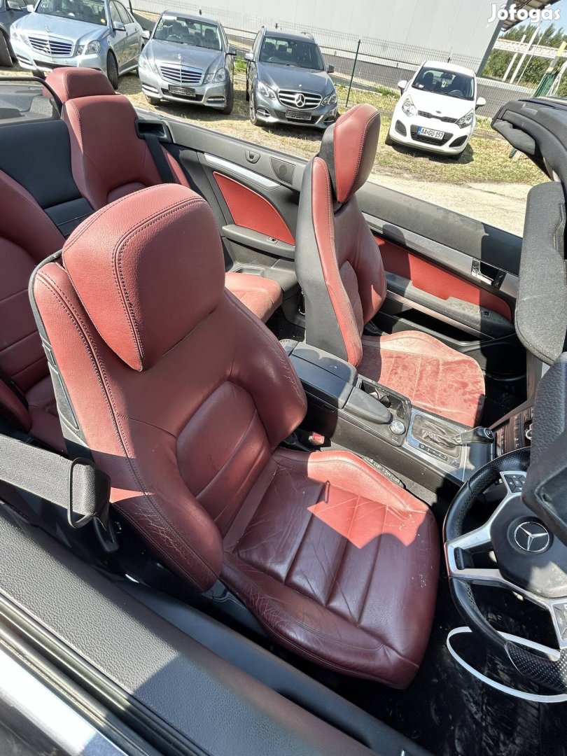 Mercedes Benz W207 E coupe piros belső