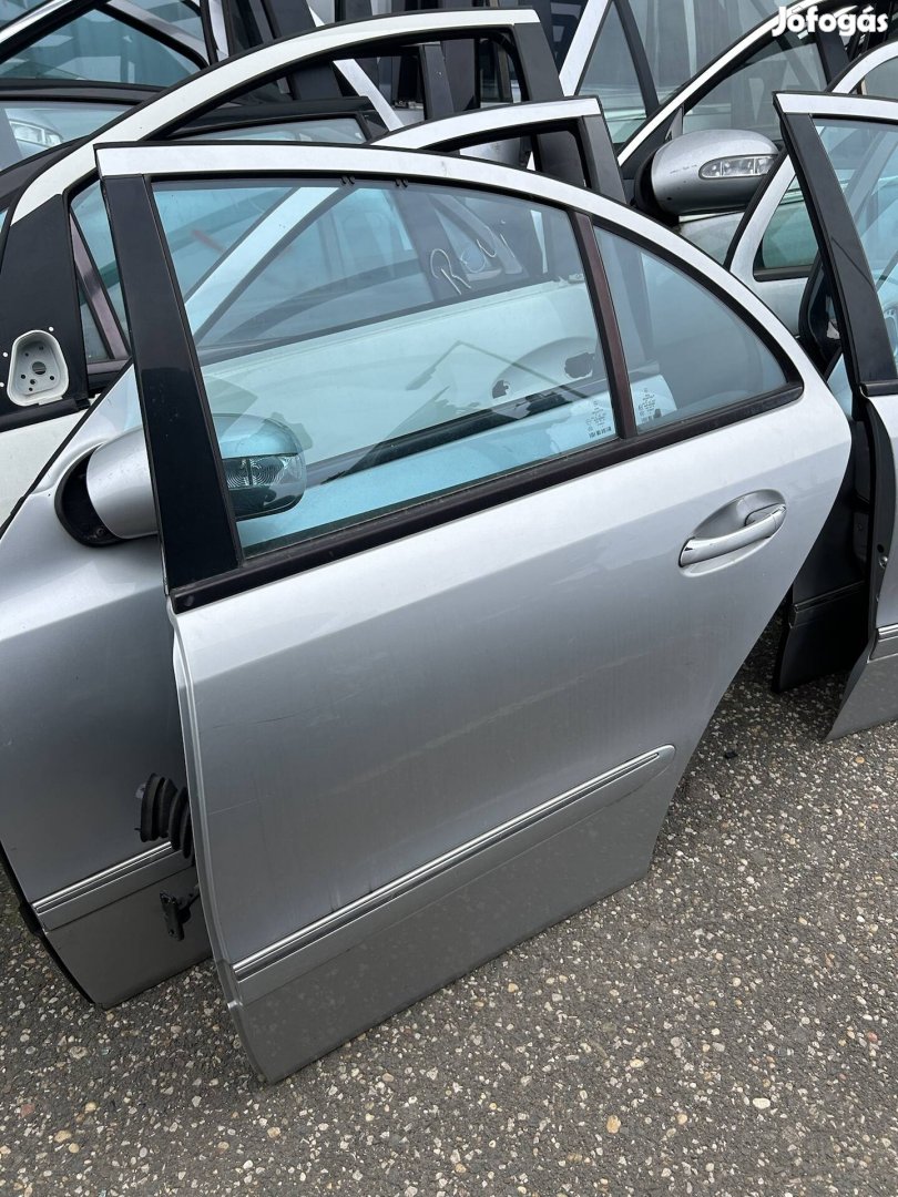 Mercedes Benz W211 E bal hátsó ajtó