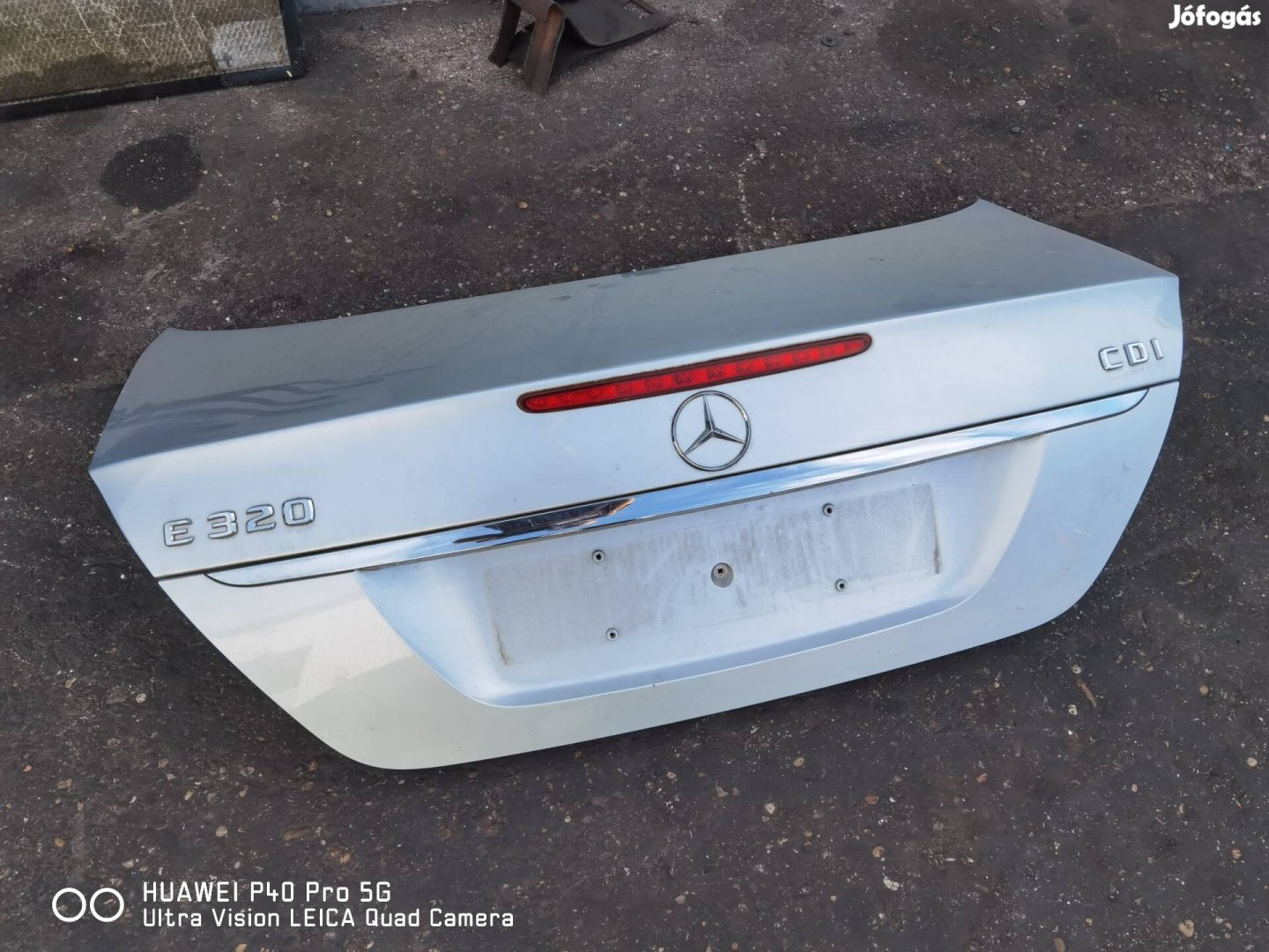 Mercedes Benz W211 E csomagtér ajtó 