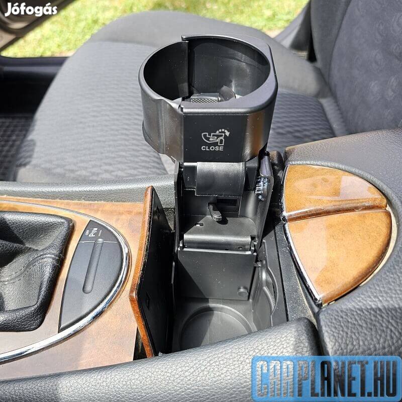 Mercedes-Benz W211 pohártartó - italtartó