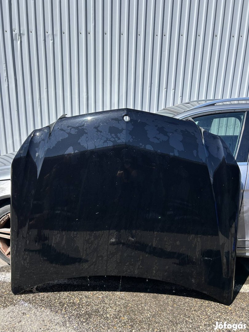 Mercedes Benz W212 E fekete motorháztető