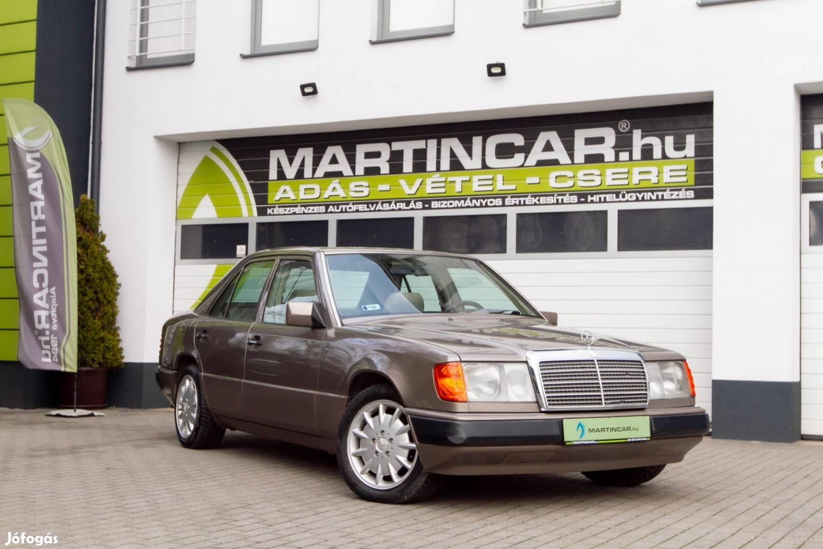 Mercedes-Benz W 124 200 E Light Brown +Friss Mű...