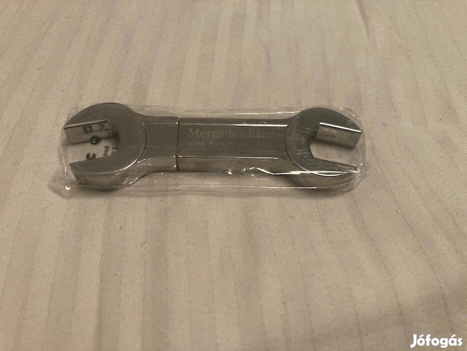 Mercedes-Benz, Mercedes fogó, villáskulcs formájú króm USB