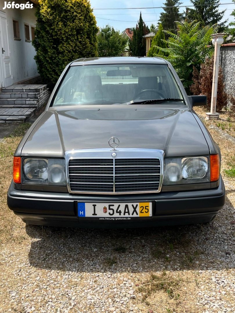 Mercedes Benz autó