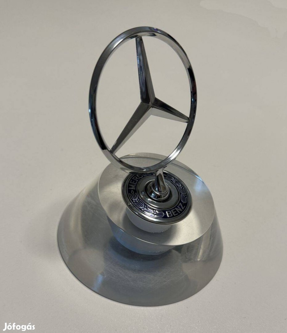Mercedes-Benz embléma, igényes asztaldísz