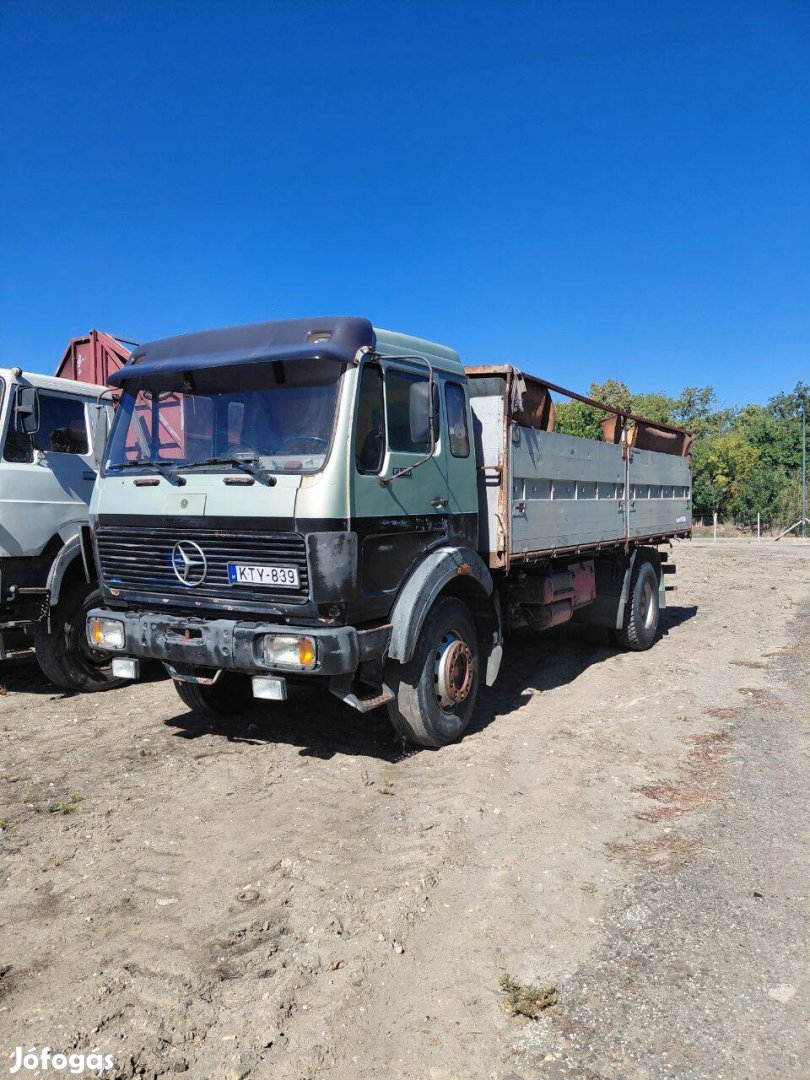 Mercedes-Benz fix platós teherautó