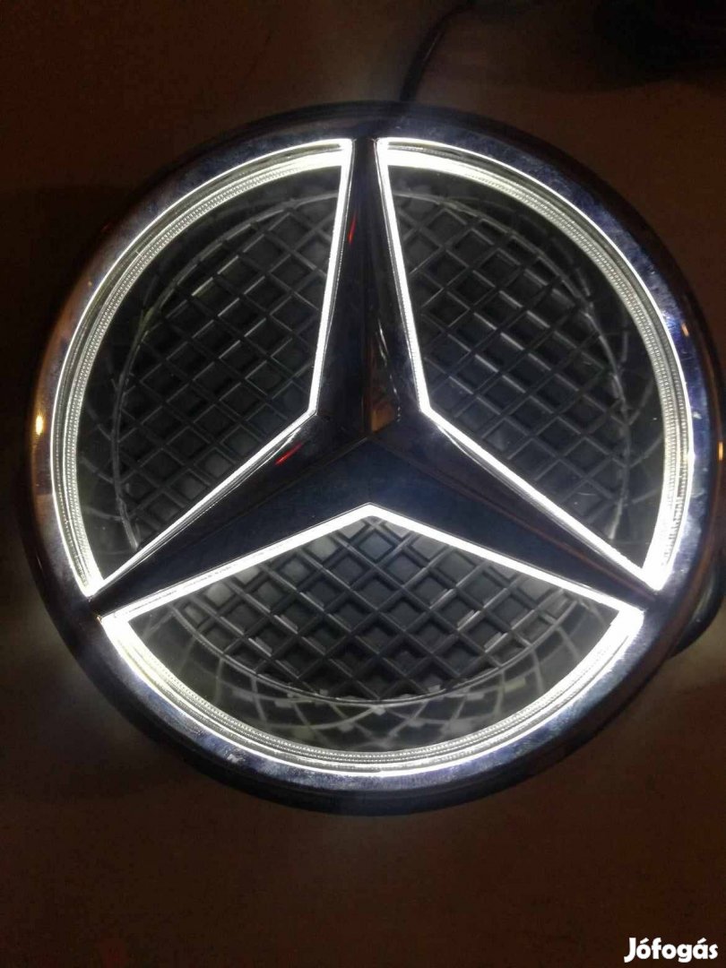 Mercedes Benz led króm vagy fekete hűtőrács embléma