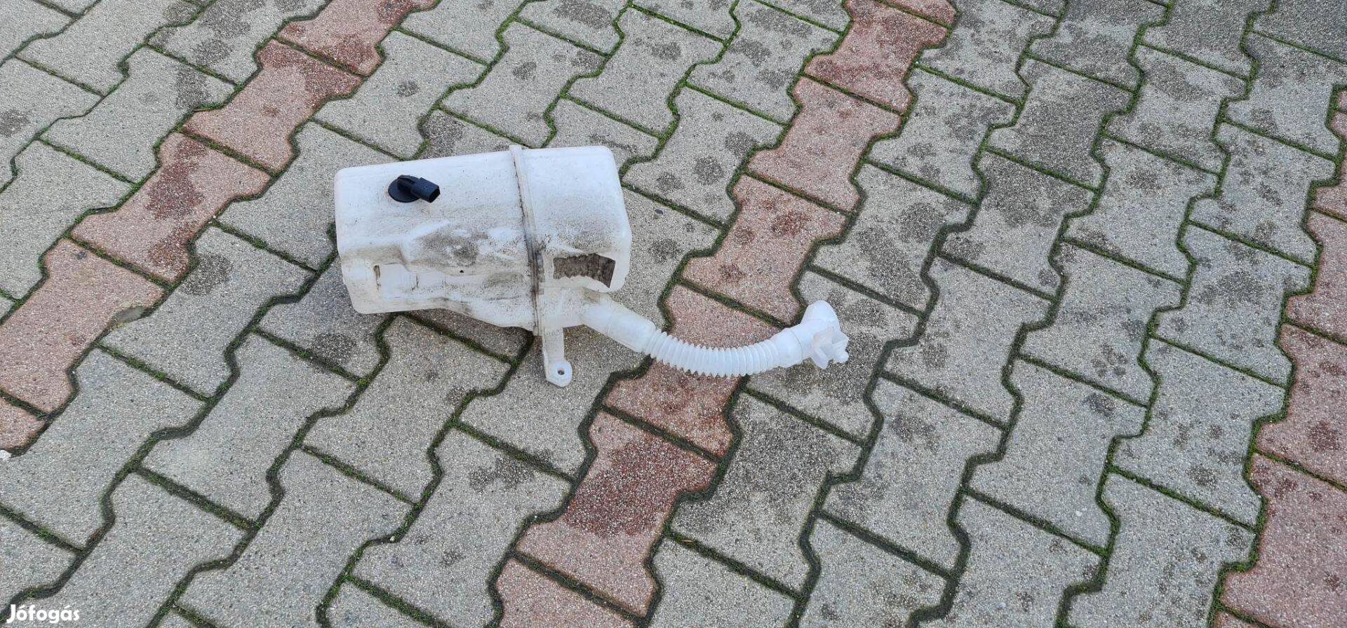 Mercedes CLA-osztály, Mercedes A-osztály ablakmosó folyadék tartály