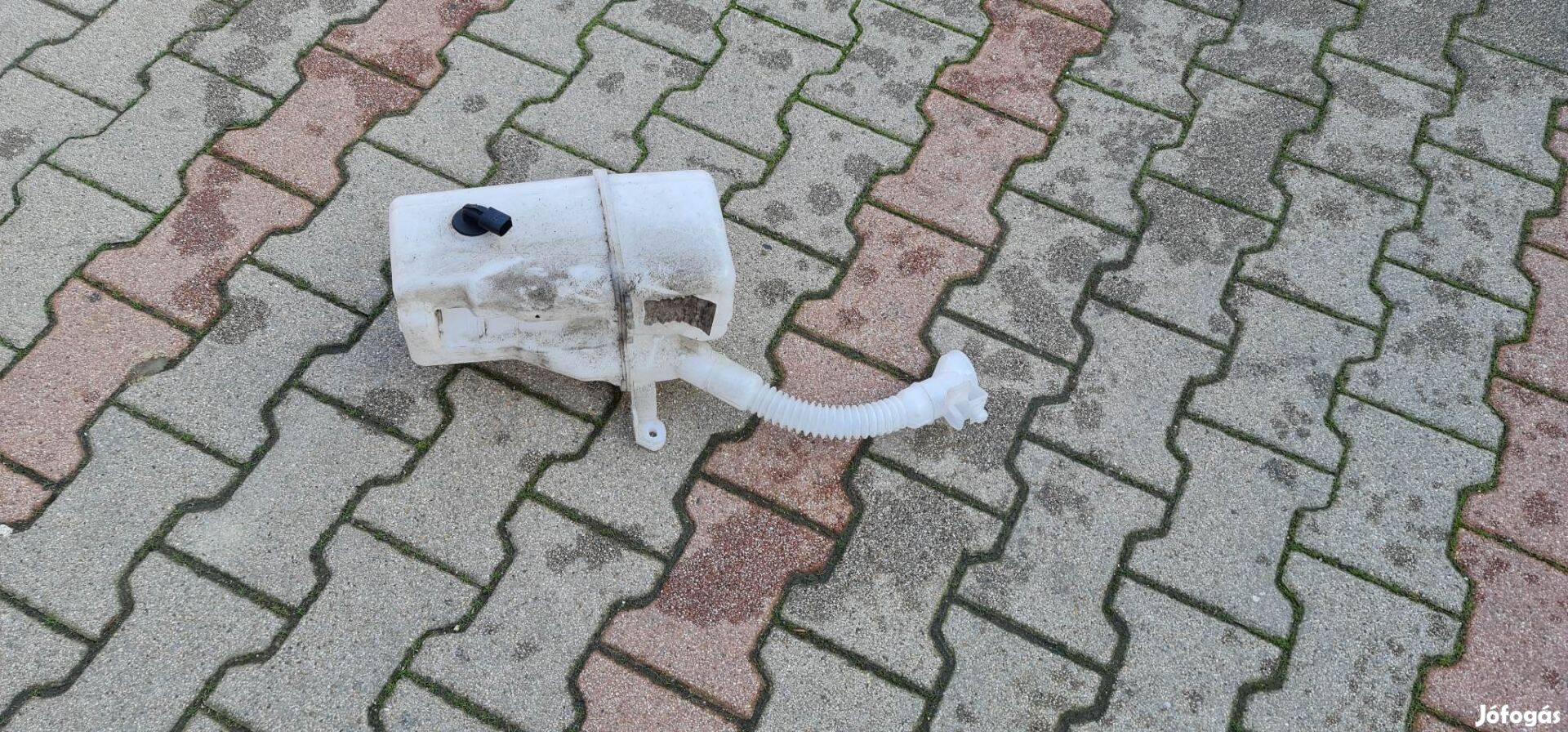 Mercedes CLA-osztály, Mercedes A-osztály ablakmosó folyadék tartály