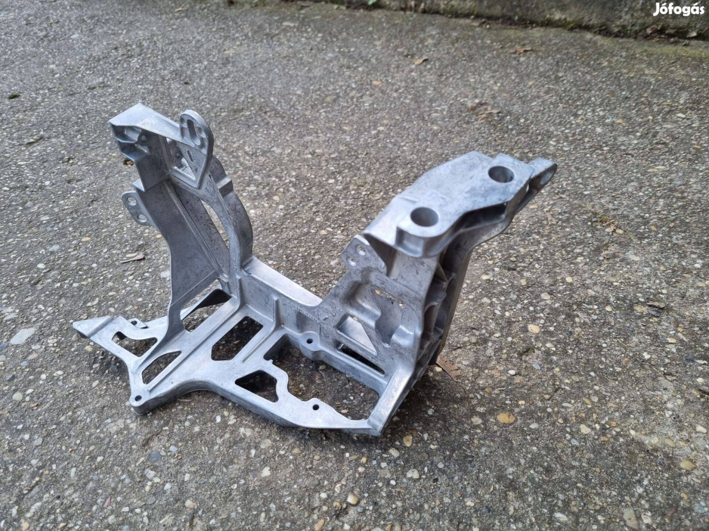 Mercedes C-osztály W205 fényszóró tartó konzol keret a2056221600