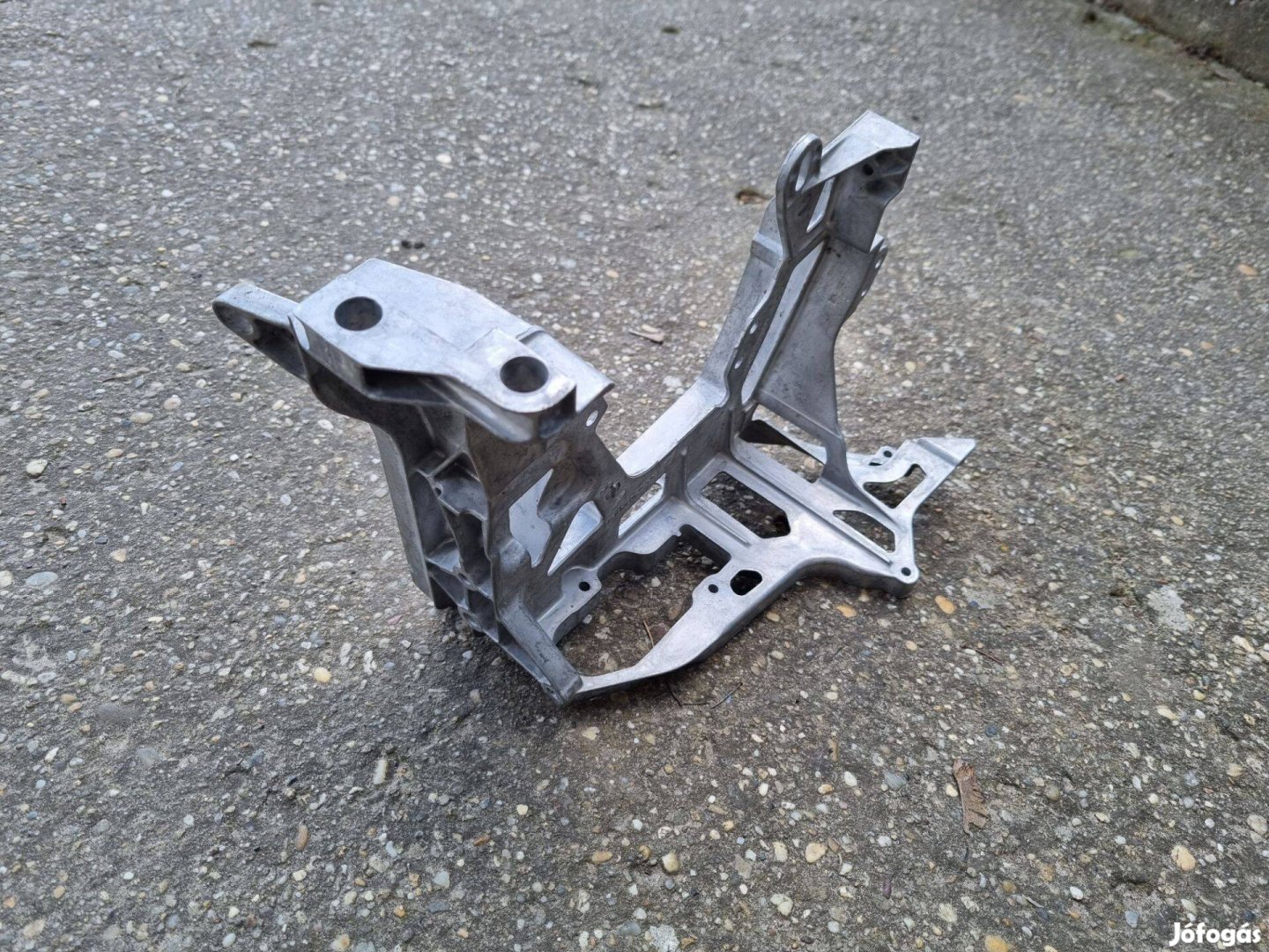 Mercedes C-osztály W205 fényszóró tartó konzol keret a2056225300