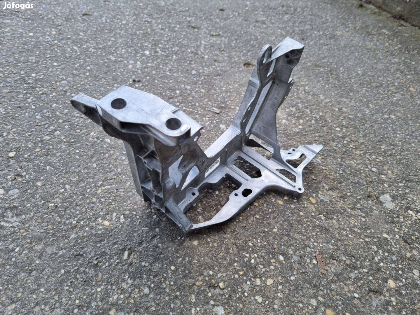 Mercedes C-osztály W205 fényszóró tartó konzol keret a205622530