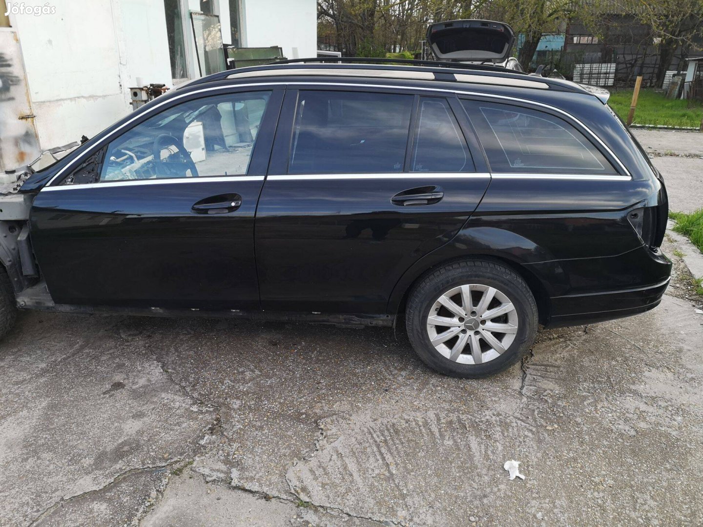 Mercedes C w204 Ajtók,Lökháritók,lámpák,rácsok,hűtüsor,Bontá