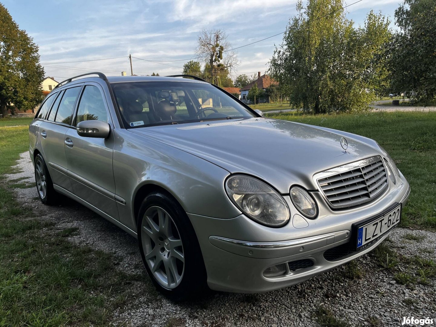 Mercedes E 270 Alufelnivel szervizelt vonóhorogos sok műszakival 