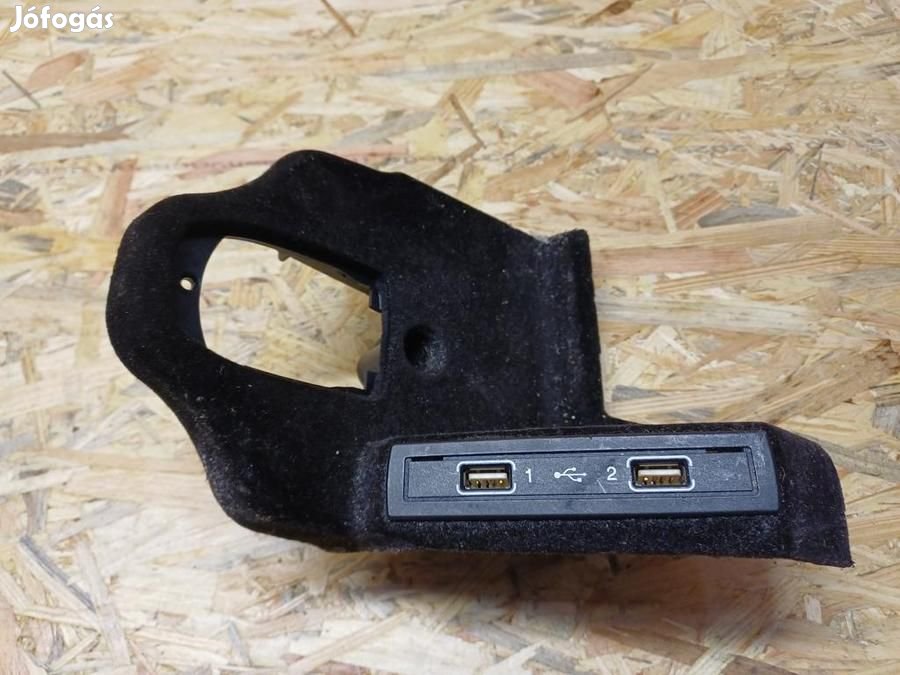 Mercedes E Class W212 (2009-2016) USB Csatlakozó