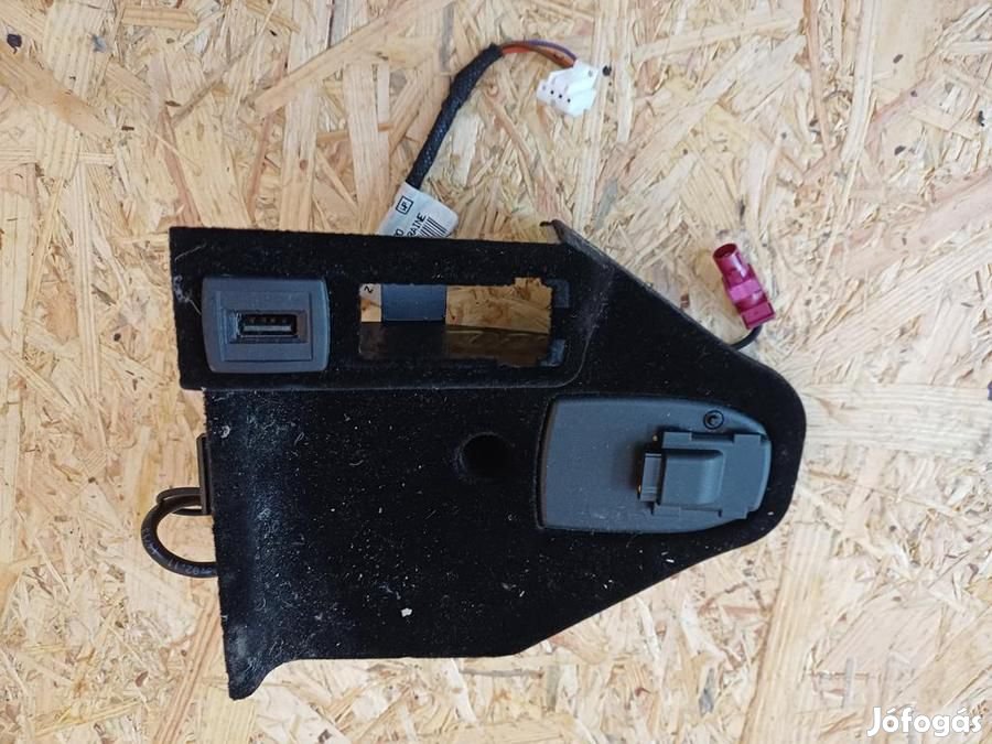 Mercedes E Class W212 (2009-2016) Usb Telefontartó
