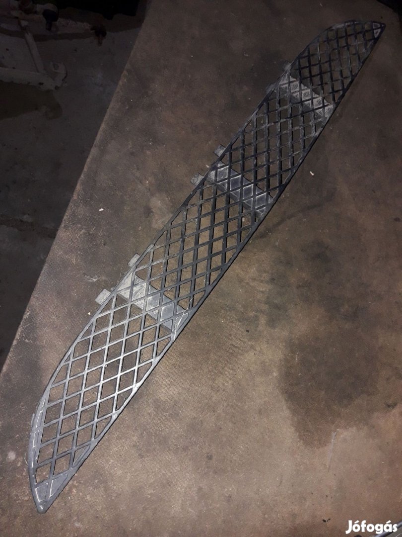 Mercedes E W210 Első Lökhárító Díszrács