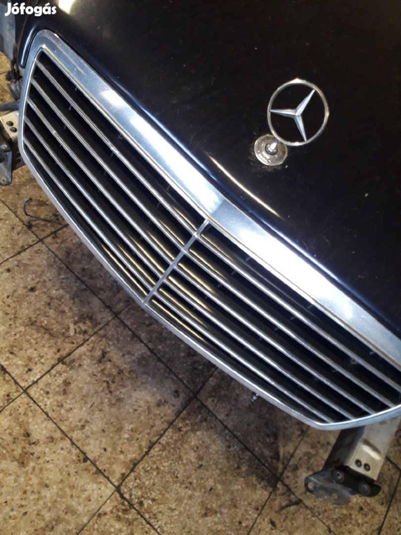 Mercedes E W211 Hűtőrács