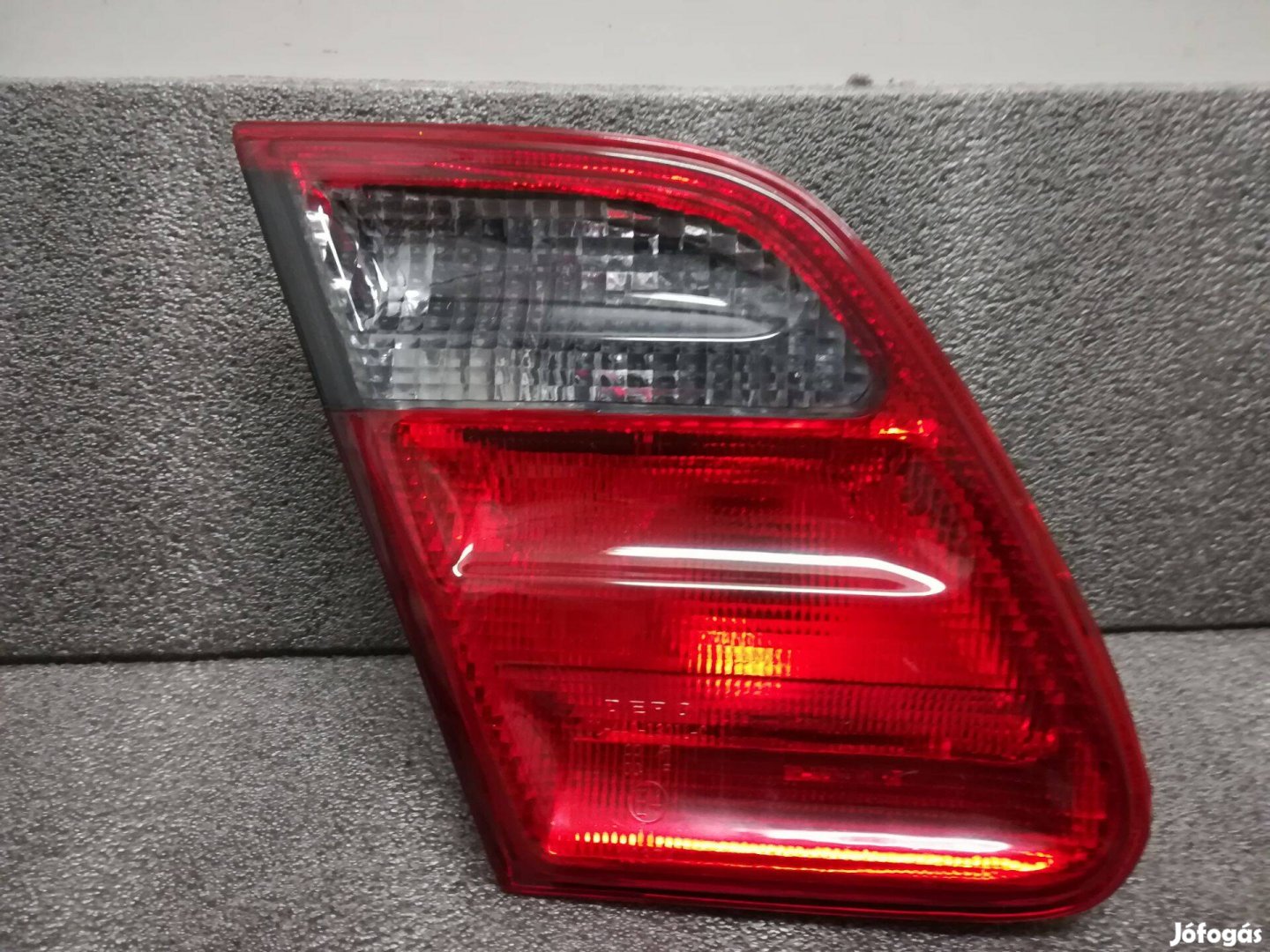 Mercedes E hátsólámpa bal Avangard