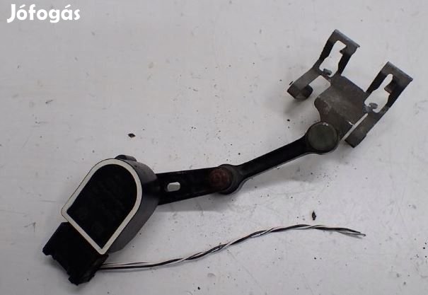 Mercedes E-osztály W213 xenon fényszóró szintjeladó a0009053704