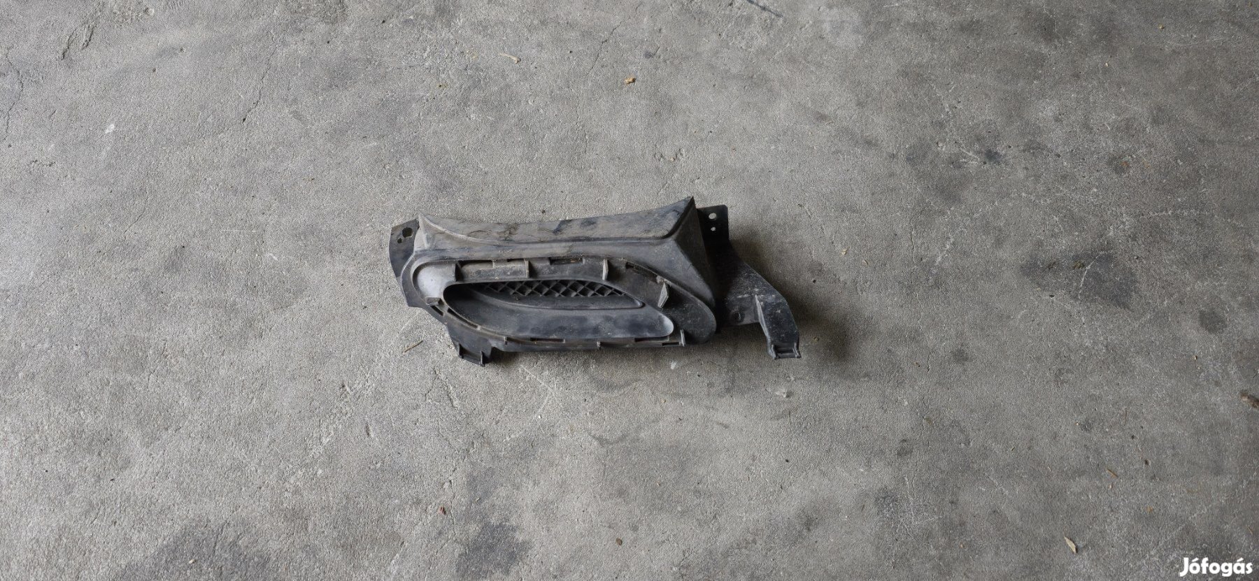 Mercedes E-osztály W213 jobb hátsó kipufogóvég keret -