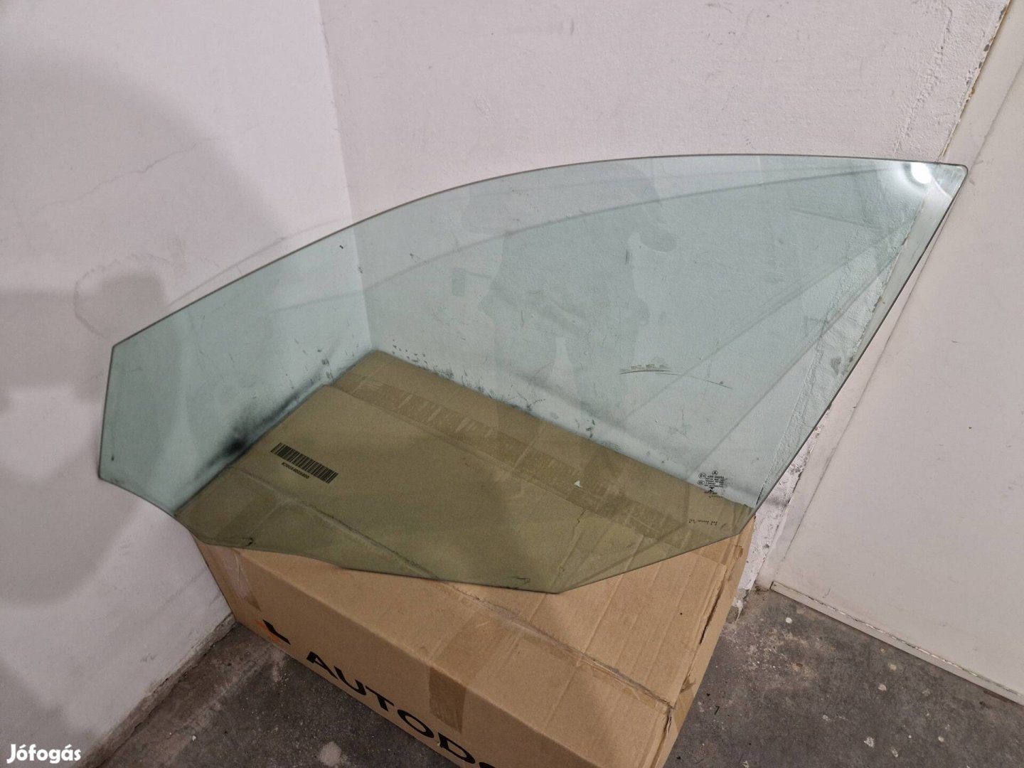Mercedes E-osztály bal elaő ajtó ablaküveg