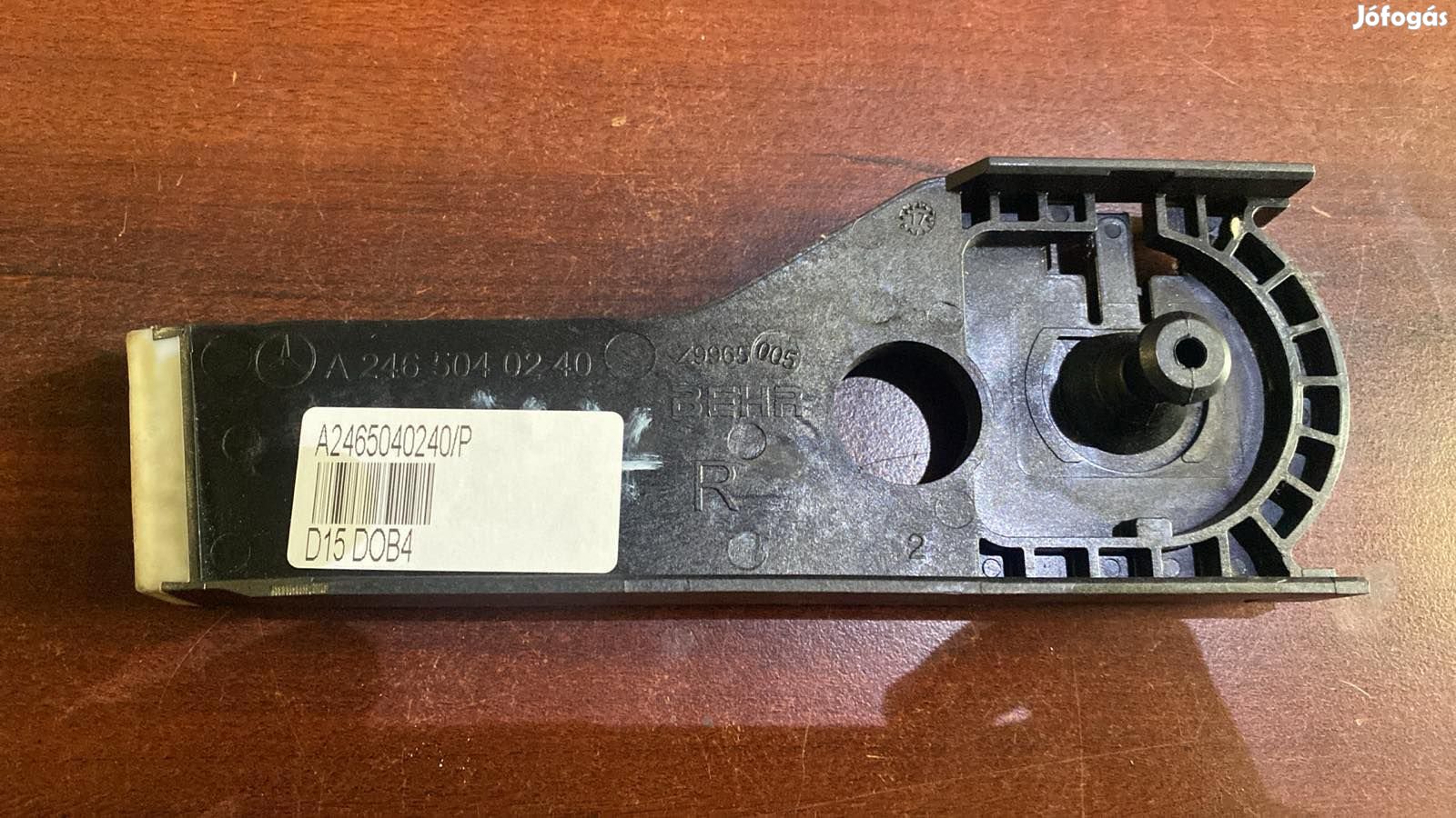 Mercedes GLA-class X156 jobb alsó hűtőtartó A2465040240