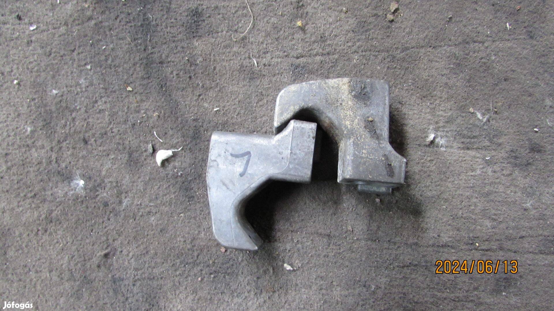 Mercedes GL 4.2D 2005-11 Üzemanyagszűrőház lefogató konzol a6290720040