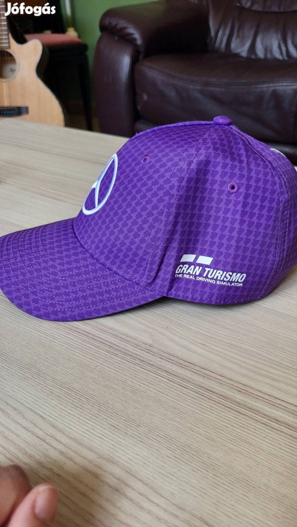 Mercedes Gran Turismo Forma 1 sapka lila