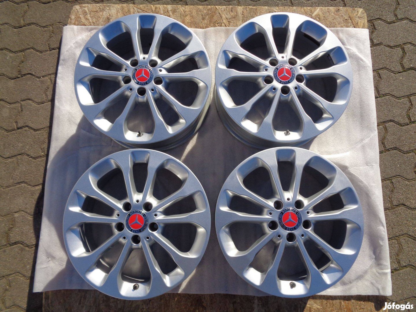 Mercedes Gyári alufelni 17-es, szenzorral szép állapotban eladó